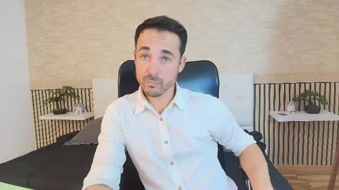 Im Adams Sanz online show from April 9, 7:52 pm