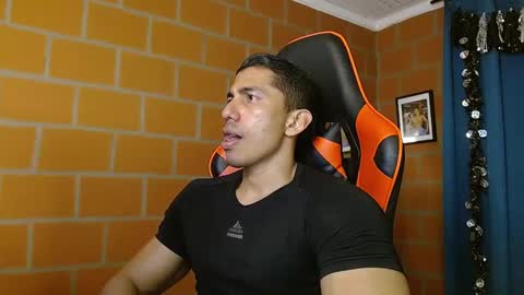 Adan Sin online show from March 4, 8:05 pm