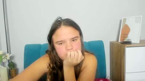 Snapshot of adelecruzz chatting on October 21, 8:08 am adelecruzz online show from October 21, 8:08 am