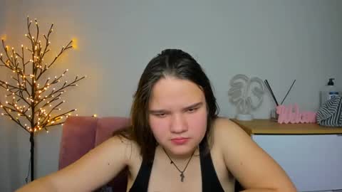 Snapshot of adelecruzz chatting on February 12, 1:37 pm adelecruzz online show from February 12, 1:37 pm