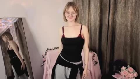 Snapshot of adelin_frosty chatting on October 9, 2:33 pm Adelin online show from October 9, 2:33 pm