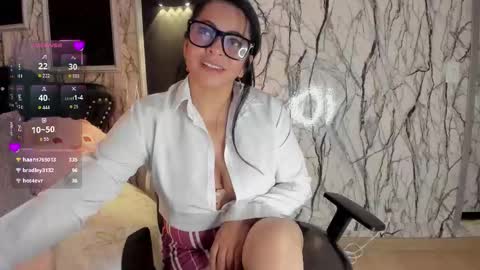 adelinemoretti online show from March 12, 4:33 pm