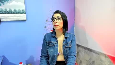 Snapshot of adellelennox_cg chatting on December 5, 10:50 am Adelle online show from December 5, 10:50 am