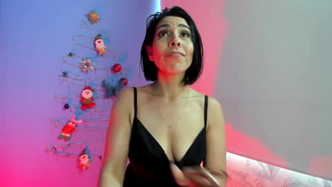 Snapshot of adellelennox_cg chatting on December 18, 2:28 pm Adelle online show from December 18, 2:28 pm