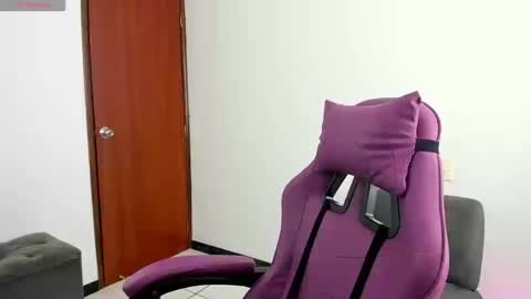 Adhara  guys here I am online days ending in even numberl I wait for you. online show from September 12, 8:00 pm