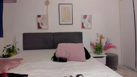 Save the date 23 NOVEMBER for a incendiary day with me  online show from April 13, 6:45 pm