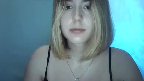 adrianabliss_ online show from September 25, 6:20 am