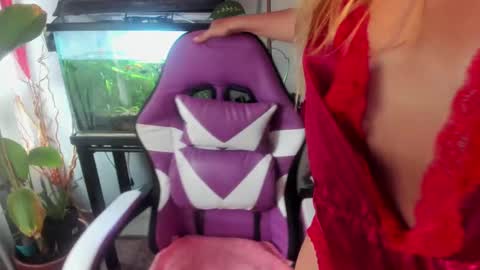 Adriana Paredes  online show from September 25, 9:33 pm