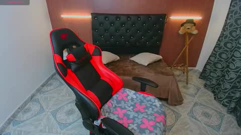 adrianax28 online show from February 3, 12:29 am