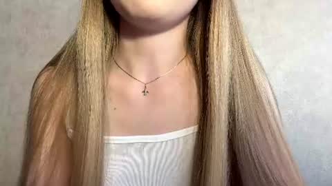 Caroline online show from June 25, 2:22 pm