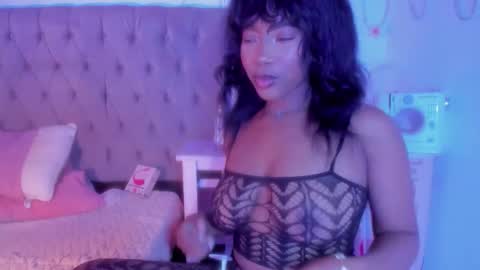 Snapshot of afrogoddes chatting on October 12, 6:21 pm afrogoddes online show from October 12, 6:21 pm