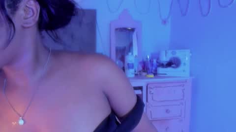 Snapshot of afrogoddes chatting on October 19, 6:56 pm afrogoddes online show from October 19, 6:56 pm