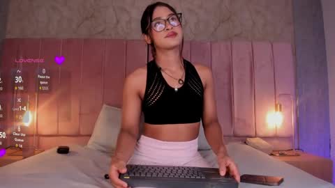 agatha_jener online show from April 6, 11:33 am