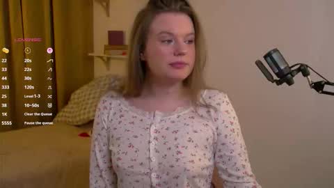 agatthgris online show from February 17, 11:15 pm