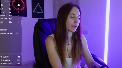 Snapshot of agelina_summer chatting on March 5, 4:13 am Agelina Lilly Laura online show from March 5, 4:13 am