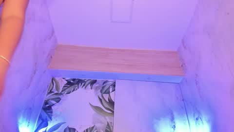 agnesrocuzzo online show from December 15, 8:05 pm