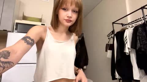 Lola online show from October 18, 3:05 pm