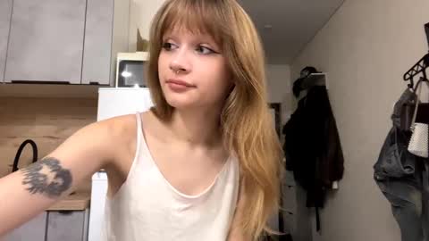 Lola online show from October 22, 5:36 pm