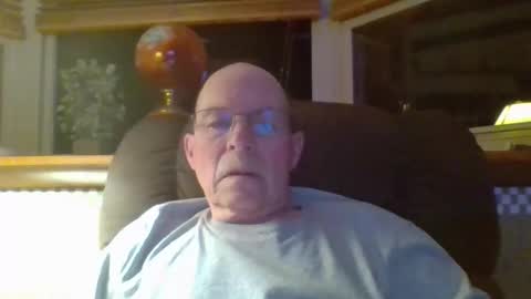 aguynrkfrd online show from March 31, 8:26 am