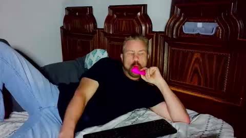 Blue Eyed Handsome Man online show from February 13, 8:12 pm