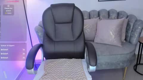 AIDA ADAMS online show from November 26, 7:32 pm