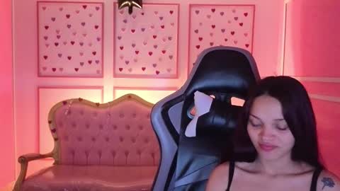 Snapshot of ailen_t_ chatting on October 21, 2:27 am ailen online show from October 21, 2:27 am