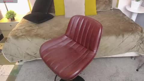 Ailyn rouss online show from April 15, 1:25 pm