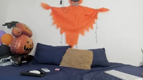 Ainoa  online show from October 27, 8:20 pm