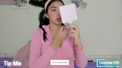 Ainoa  online show from December 3, 12:39 pm