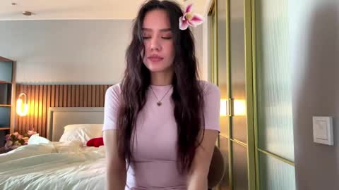 Aisha online show from April 15, 8:06 am