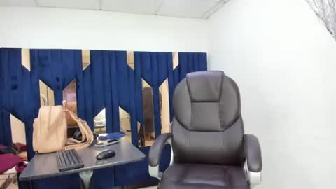 aisha_hotts777 online show from July 25, 6:28 pm