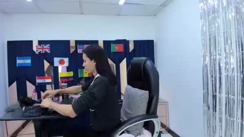 aisha_hotts777 online show from July 6, 8:22 pm