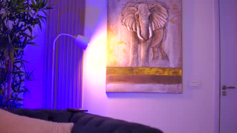 Aisha online show from March 29, 10:39 am