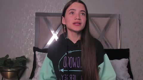 little aitana  online show from February 6, 12:04 pm