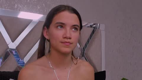 little aitana  online show from January 18, 3:59 pm