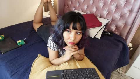 Snapshot of akane_uwu chatting on February 19, 4:11 pm A K A N E  U W U online show from February 19, 4:11 pm