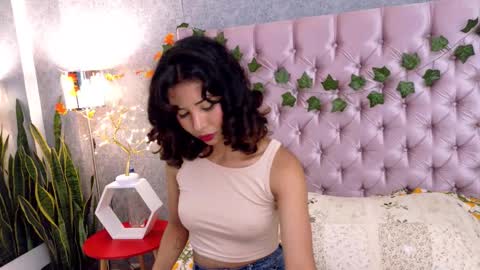 A K A N E  U W U online show from November 7, 6:54 pm