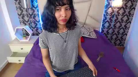 Snapshot of akane_uwu chatting on February 28, 1:05 am A K A N E  U W U online show from February 28, 1:05 am