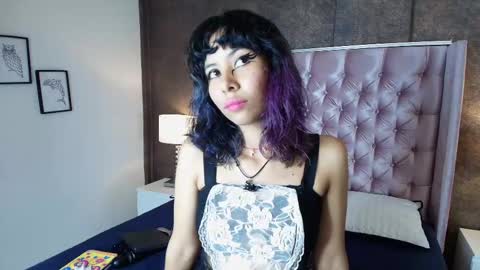 Snapshot of akane_uwu chatting on February 18, 12:49 pm A K A N E  U W U online show from February 18, 12:49 pm