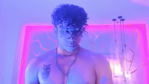 akazaboy online show from November 3, 5:19 am