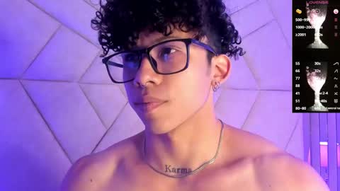 akazaboy online show from November 30, 9:00 pm