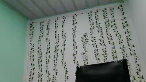 akemy_saunderz online show from June 7, 3:33 am