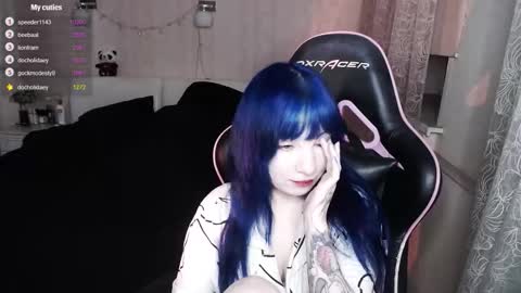 akirahartyx online show from December 2, 3:32 pm