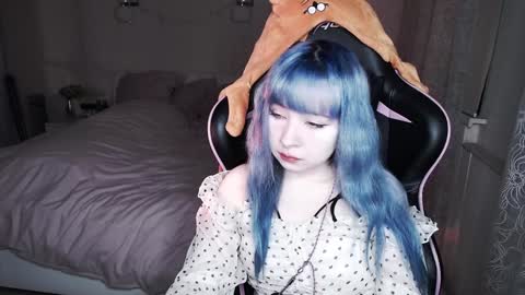 akirahartyx online show from January 8, 2:14 pm