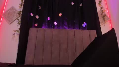 akirastone_ online show from September 17, 1:47 pm