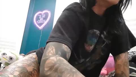 Alabama Deer online show from December 2, 4:27 pm