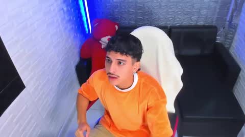 alan_del_reyx2 online show from February 6, 9:28 pm