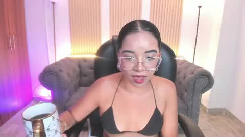alana  online show from August 1, 7:37 pm