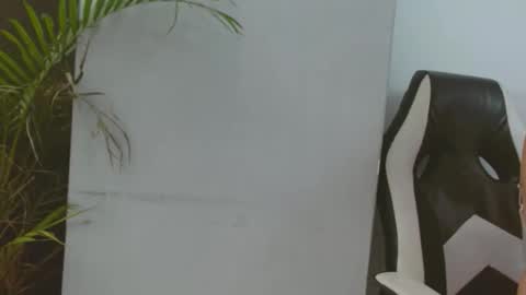 alanamost online show from November 18, 3:37 pm