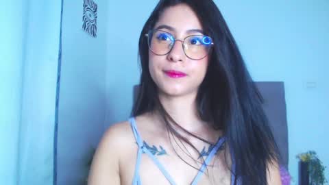 alanasaenz25 online show from June 3, 3:09 am